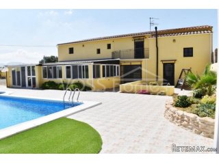 NEW & EXCLUSIVE TO VOSS HOMES - Beautifully renovated..