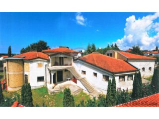 POREČ, interesantna kuća od 956,20 na okućnici od 2047 m2