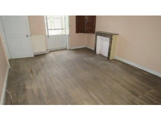 Huge townhouse in centre of town -..