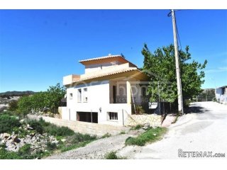 NEW LISTING - A 2 bed, 2 bath two storey Villa of 177m2..