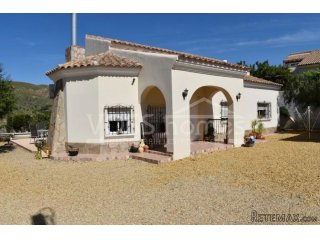 NEW & EXCLUSIVE TO VOSS HOMES - A lovingly maintained..
