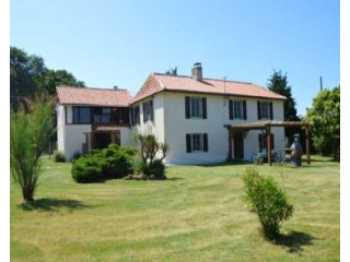 Large restored farmhouse in idyllic..