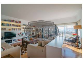 Lapa (Alcantara) 3-Bedroom 3-Bathroom..