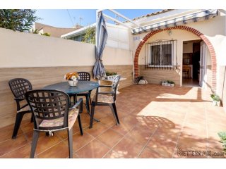 Bungalow en nueva Torrevieja son orientación sur. La..