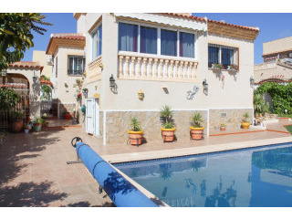 3 Bedrooms - Villa - Alicante - For Sale
