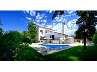 VILA S BAZENOM
