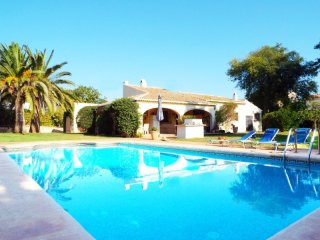 Nice 4 bedroom villa on a flat plot in..