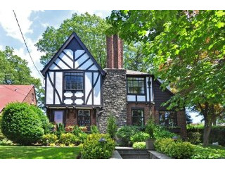 3 bedroom House For Sale: 11 Parkway..