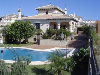 4 bedroom, 4 bathroom Villa, (build 270..