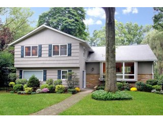 5 bedroom House For Sale: 1 Laura Lane..