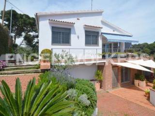 House apartment 200m from the beach...
