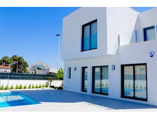 * Stunning 3 Bed Detached Villas in San..