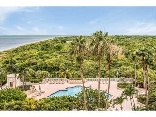 3 bedroom Flat For Sale: 1111 Crandon..