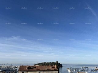 ROVINJ – prodaja stana s pogledom na more, garažom i pa..