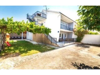 MEDULIN – KUĆA S 3 APARTMANA, ODLIČNA INVESTICIJA!