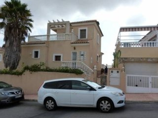 5 Bedroom 3 Bathroom Villa In..