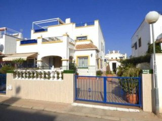 3 Bedroom 2 Bathroom Townhouse In..