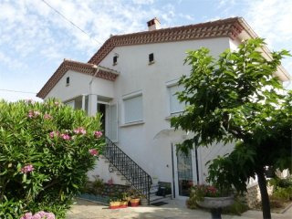 Lovely 4 Bed Villa Compramising 2..