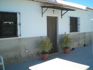 Town House - Recently modernised two..