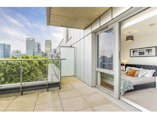 Large Double Room Available at New..