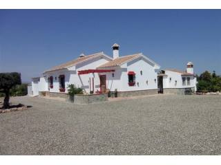 Villa - Immaculately kept property with..
