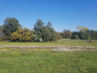 Kompleks građevinskog i poljoprivrednog zemljišta, okolica L