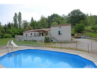 Modern Villa Set In 3/4 Acre With..
