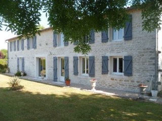 Very nice longère 5 bedroomed house in..