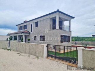 BUJE - KAŠTEL, nova vila s bazenom u blizini slovenske..