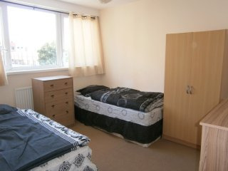 Double room, Zone 2, Limehouse (share..
