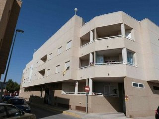 HUGE 3 BED APARTMENT WITH COMMUNAL POOL