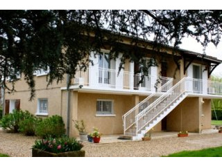 Lovely bright 4 bed-roomed house, with..