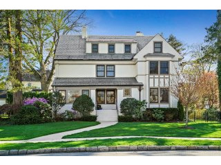 6 bedroom House For Sale: 23 Maplewood..