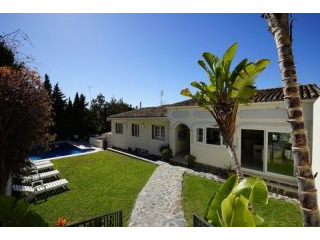 4 Bedrooms - Villa - Malaga - For Sale