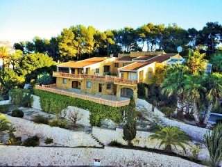 Sensational Gigantic 11 Bedrooms 7..