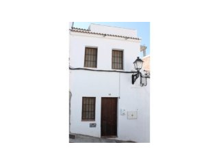 Charming Traditional Townhouse Canillas..