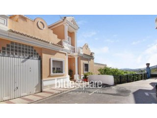 Beautiful townhouse on the river in..