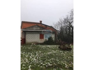Prizemnica 77m2 za adaptaciju s 437m2 okućnice