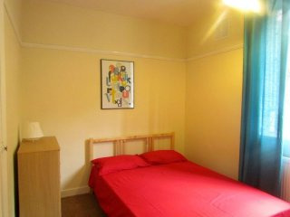 Single with double bed near Shepherds..