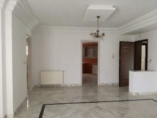 APPARTEMENT 3 CHAMBRES. NON MEUBLE