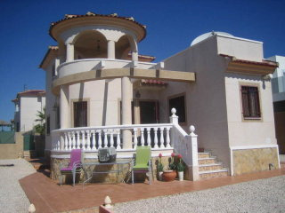 2 Bedrooms - Villa - Alicante - For Sale