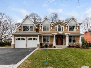 38 Sycamore Dr Roslyn, NY 11576