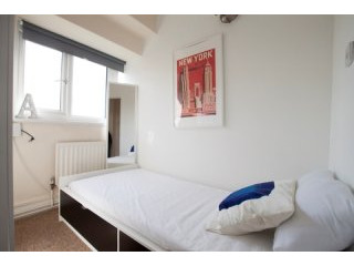 Single with single bed near Southfields..