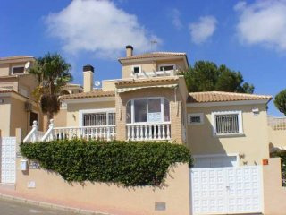 5 Bedroom 2 Bathroom Villa In..