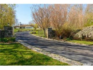 44 Sterling Ln Sands Point, NY 11050