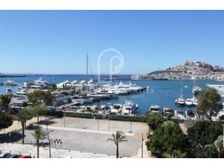 Sea front penthouse with view of the..