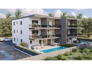Stan u novogradnji s vrtom i bazenom– Novigrad, 400 m od m..