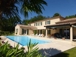 Large Villa With Garage And Pool