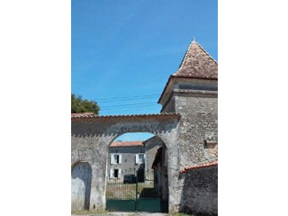 4 Bedroom Farmhouse With Many..
