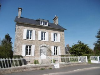 Detached House with Nice Garden